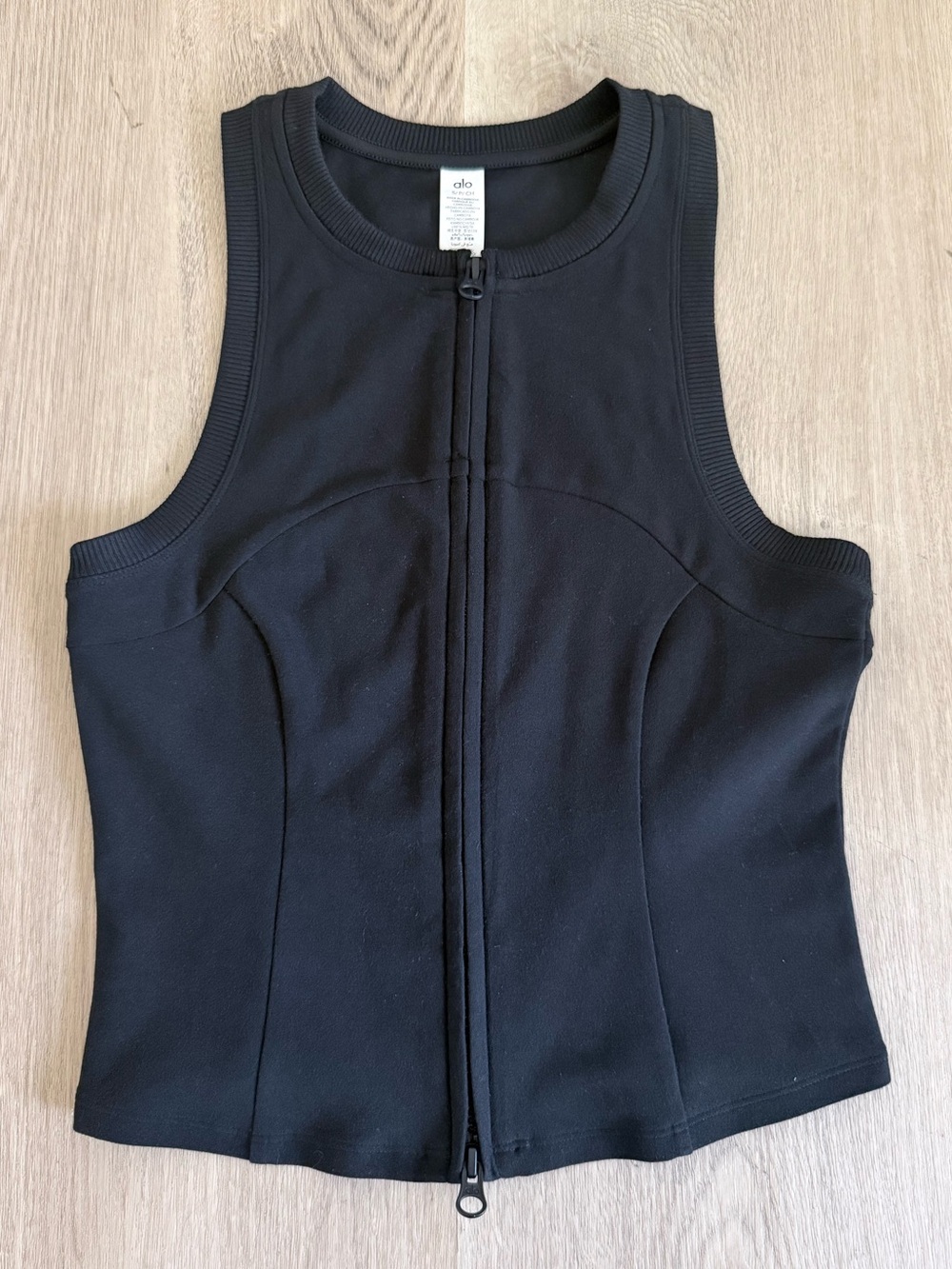 Alo Yoga ALOSOFT LEVEL UP フルジップタンク M Alo Yoga ALOSOFT